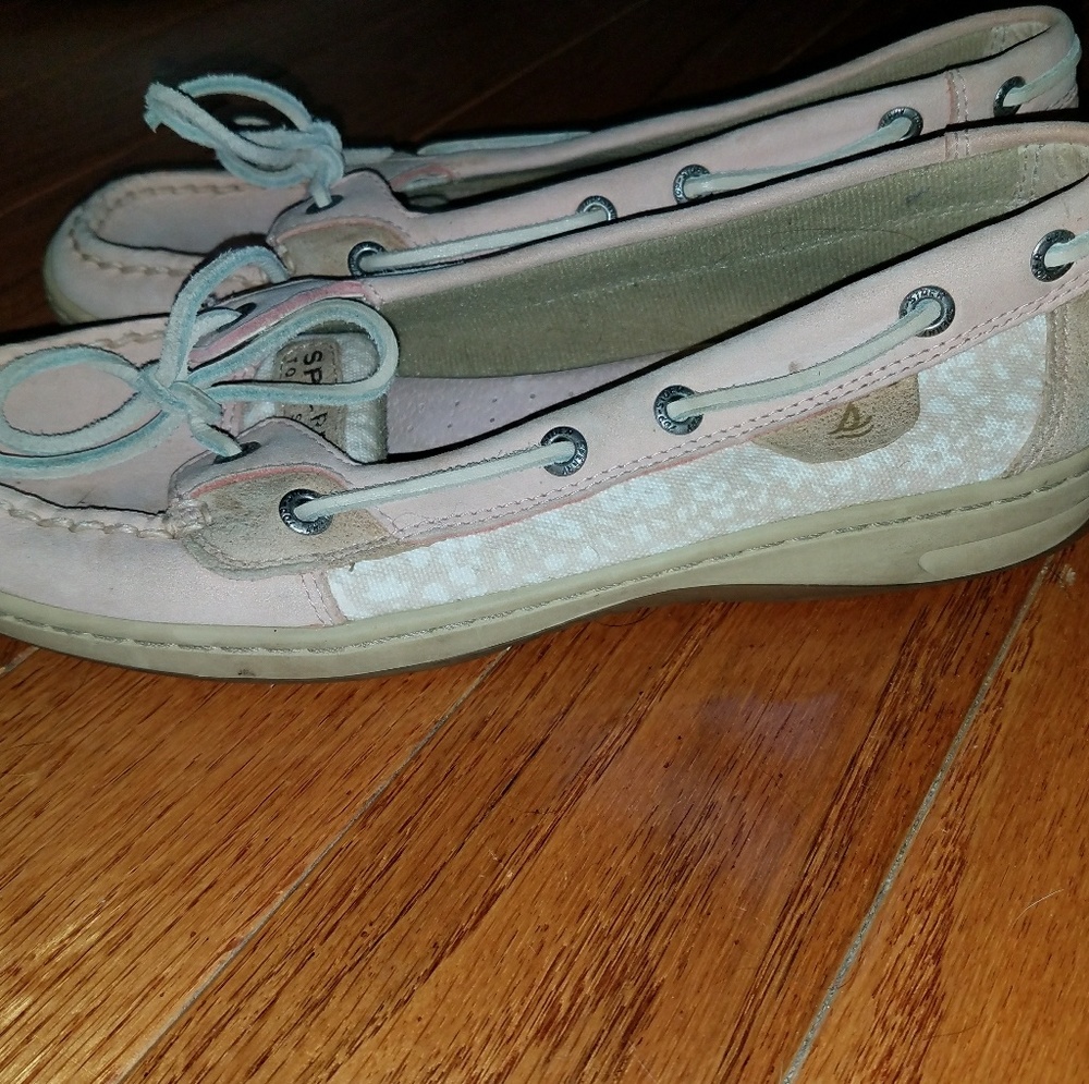 Light pink size 8 sperrys